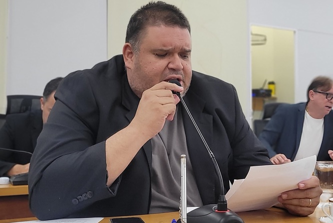Jovan reivindica serviços de limpeza e melhoria da iluminação pública no Bairro Popular Velha