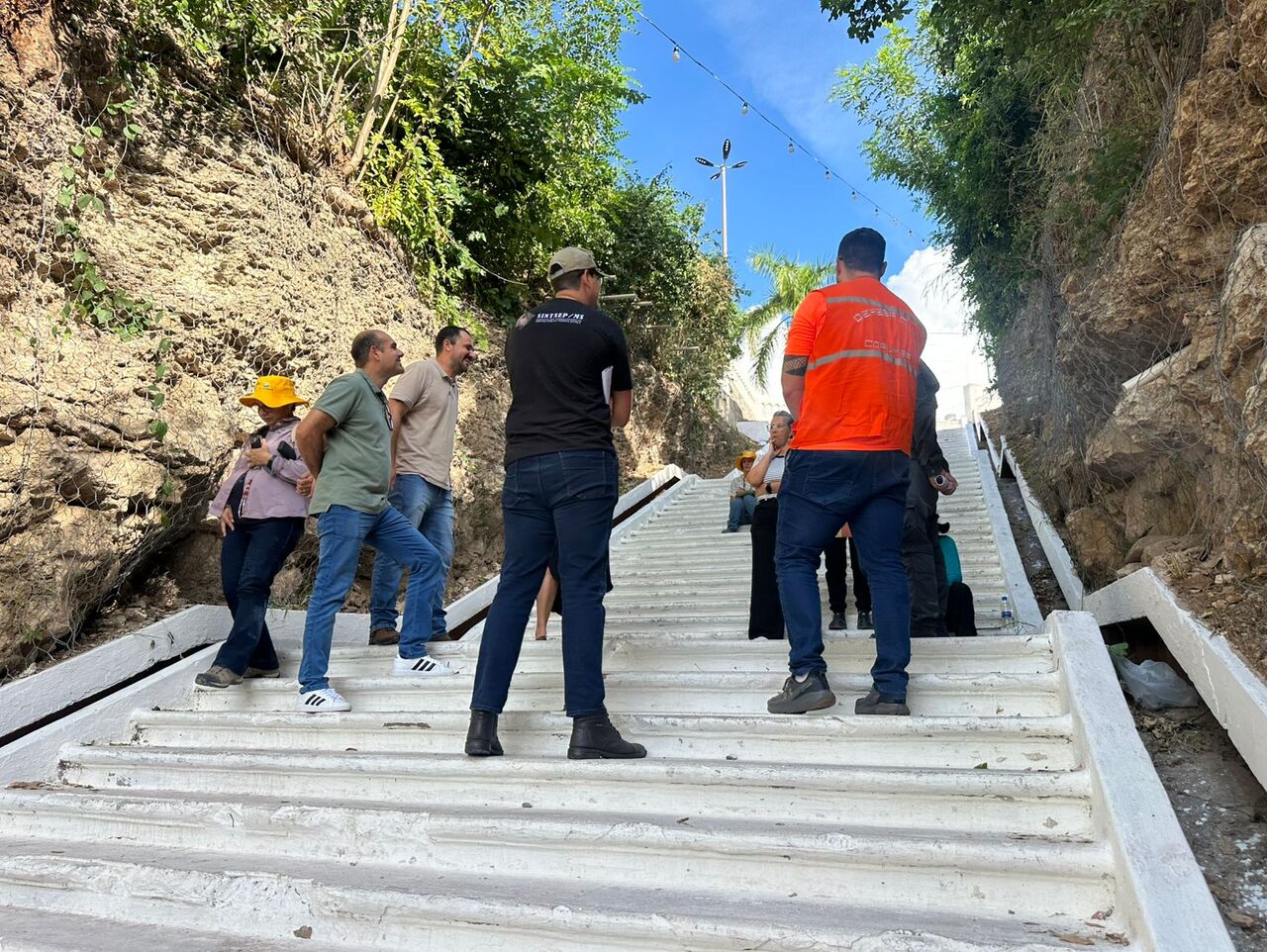 Corumbá discute medidas para preservar encosta da histórica Escadinha da XV