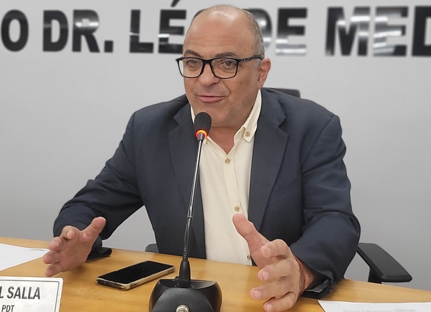 Yussef cobra campanha para informar tutores sobre recolhimento de dejetos deixados pelos pets 