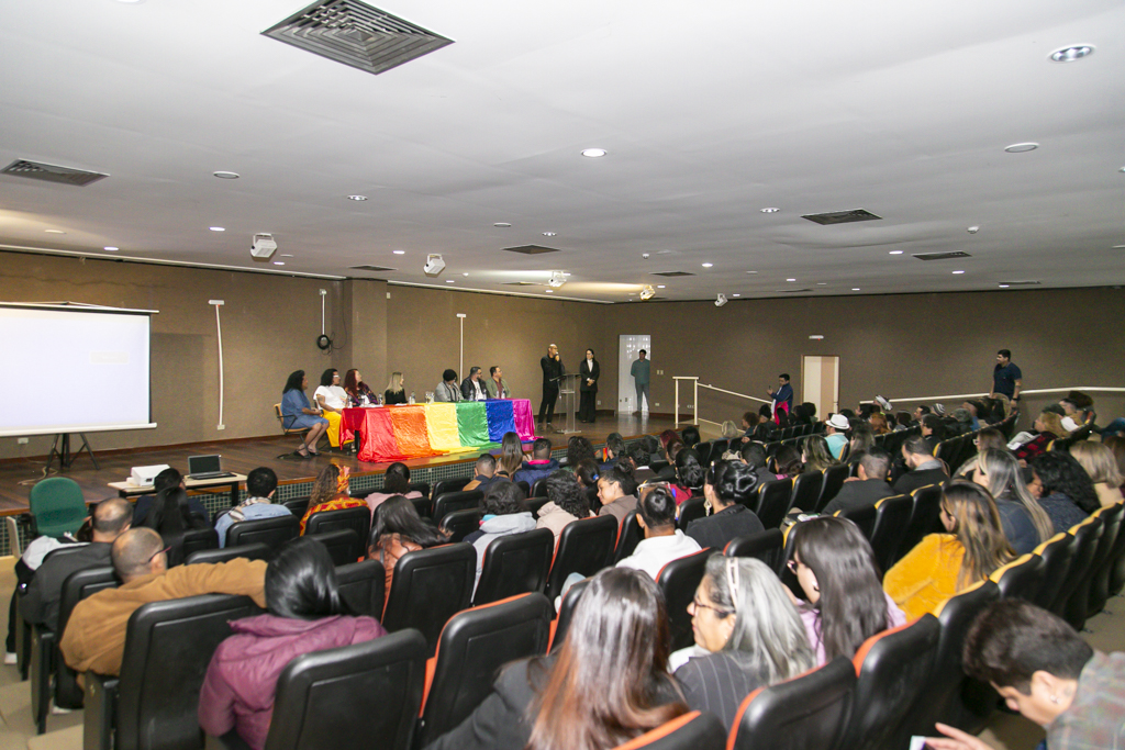 Confer&ecirc;ncia Regional discute pol&iacute;ticas p&uacute;blicas voltadas &agrave; popula&ccedil;&atilde;o LGBT