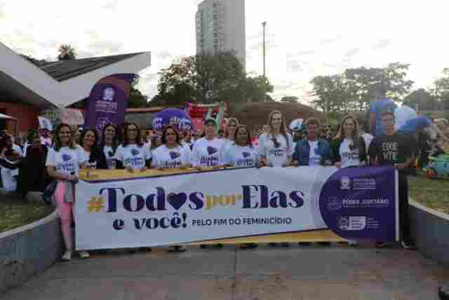 Caminhada Todos Por Elas re&uacute;ne 1,5 mil pessoas em ato pelo fim da viol&ecirc;ncia contra a mulher 