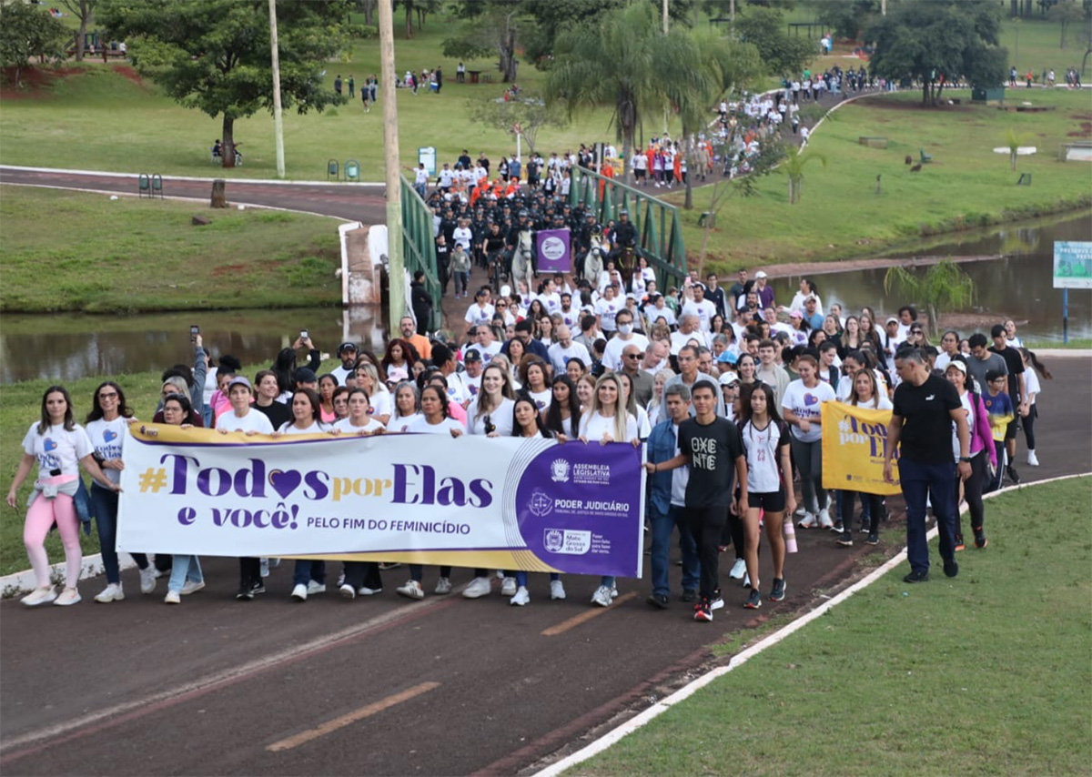 Caminhada Todos Por Elas re&uacute;ne 1,5 mil pessoas em ato pelo fim da viol&ecirc;ncia contra a mulher 