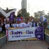 Caminhada Todos Por Elas re&uacute;ne 1,5 mil pessoas em ato pelo fim da viol&ecirc;ncia contra a mulher 