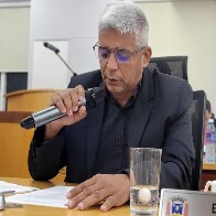 Edinaldo cobra empresa para executar reparos estruturais em escola da Reme