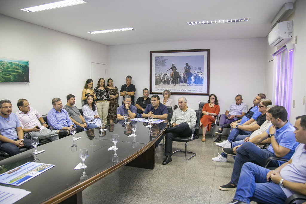 Prefeito apresenta plano estratégico de infraestrutura 2025-2028 para vereadores