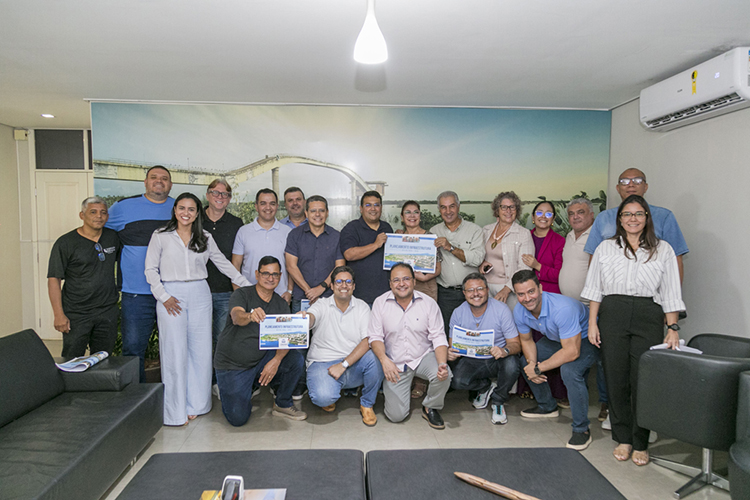 Prefeito apresenta plano estratégico de infraestrutura 2025-2028 para vereadores