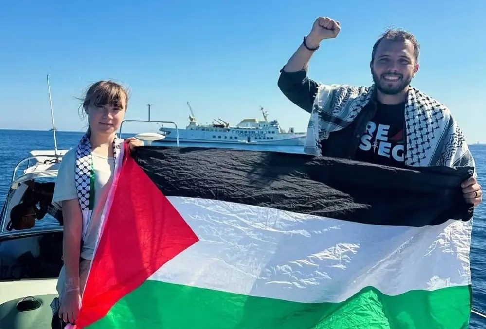 Ativista brasileiro preso em Israel é mandado para a solitária