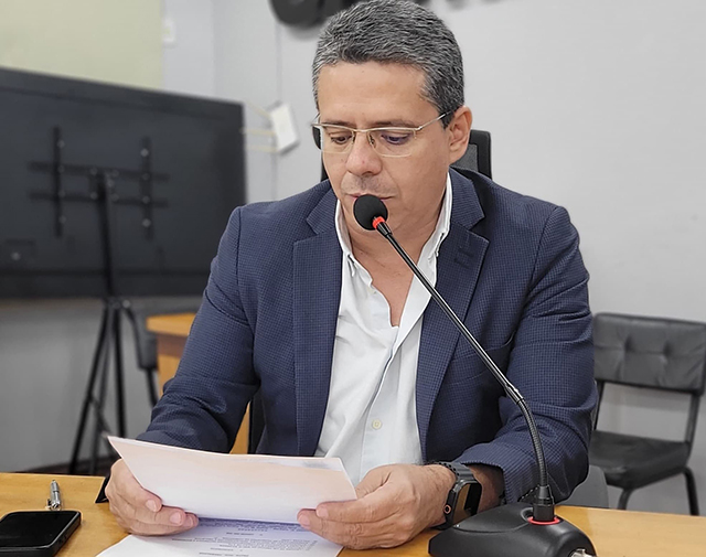 Alexandre recorre &agrave;s autoridades estaduais para manter voos da Azul em Corumb&aacute;