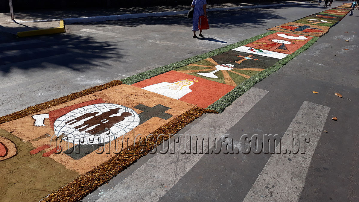 Corpus Christi: fé, tradição e arte que une católicos para confecção dos tapetes nas ruas de Corumbá