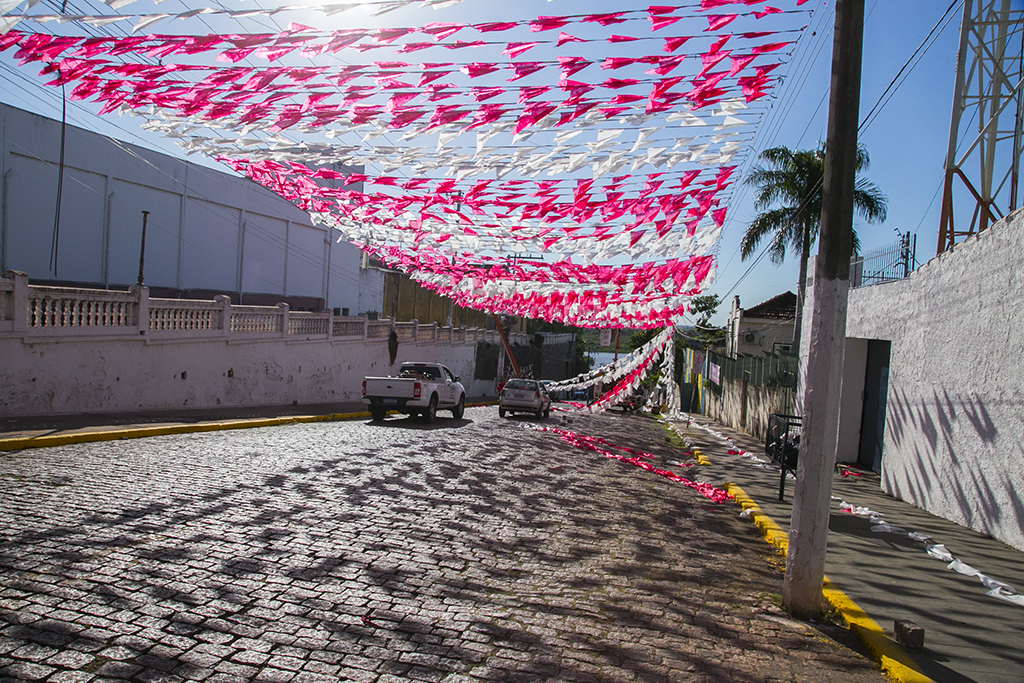 Prefeitura valoriza artistas locais na decoração do Arraial do Banho de São João