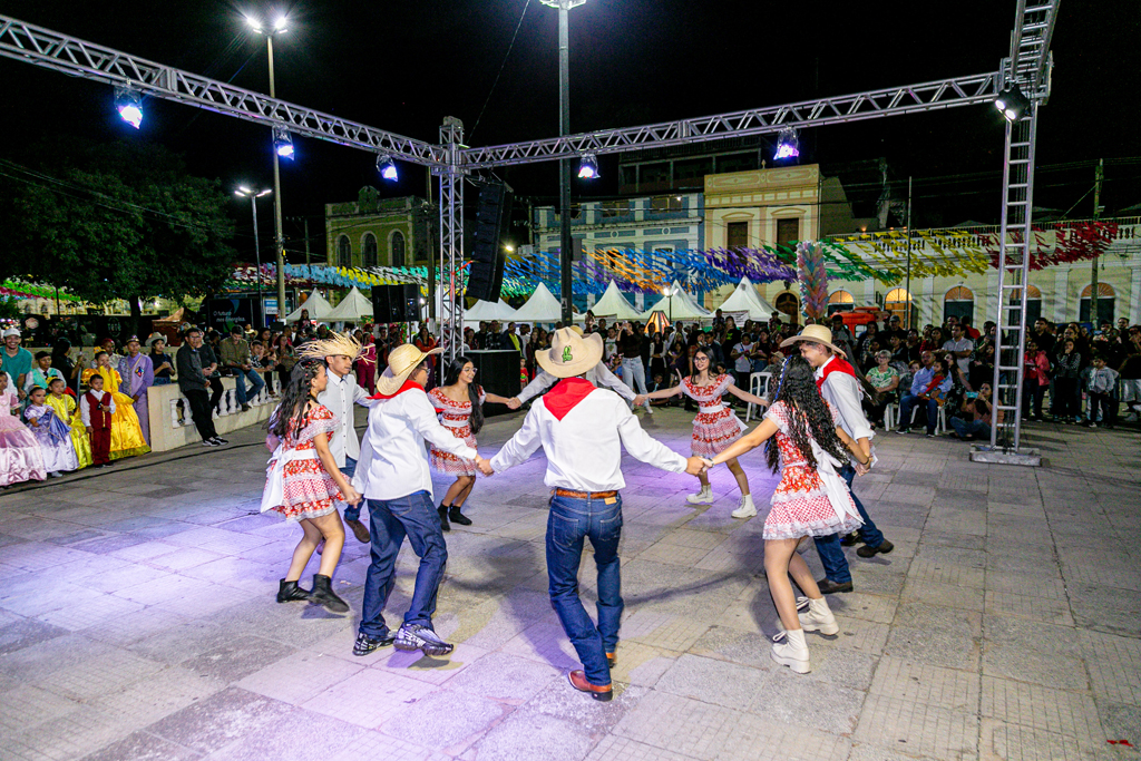 Dan&ccedil;a e tradi&ccedil;&atilde;o marcam segunda noite do Arraial do Banho de S&atilde;o Jo&atilde;o em Corumb&aacute;