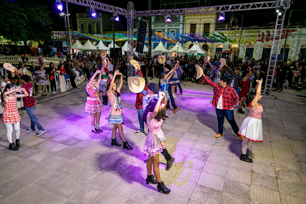 Dança e tradição marcam segunda noite do Arraial do Banho de São João em Corumbá