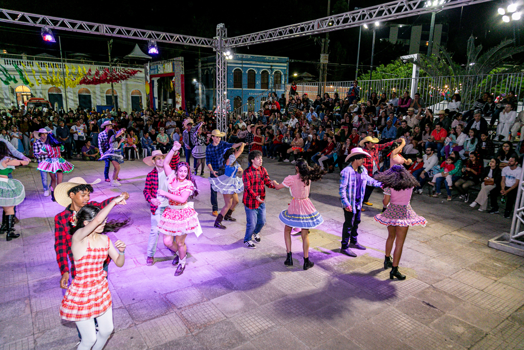 Dança e tradição marcam segunda noite do Arraial do Banho de São João em Corumbá