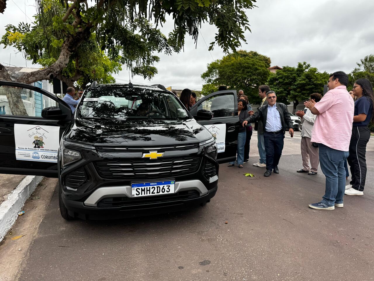Prefeitura de Corumbá entrega veículo ao Asilo São José