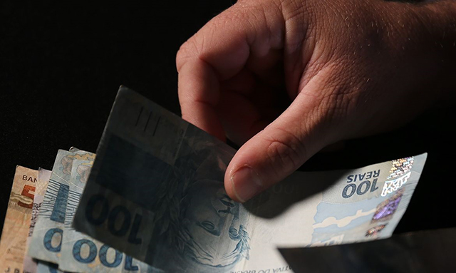 Mercado prevê inflação de 5,24% e PIB de 2,21 em 2025