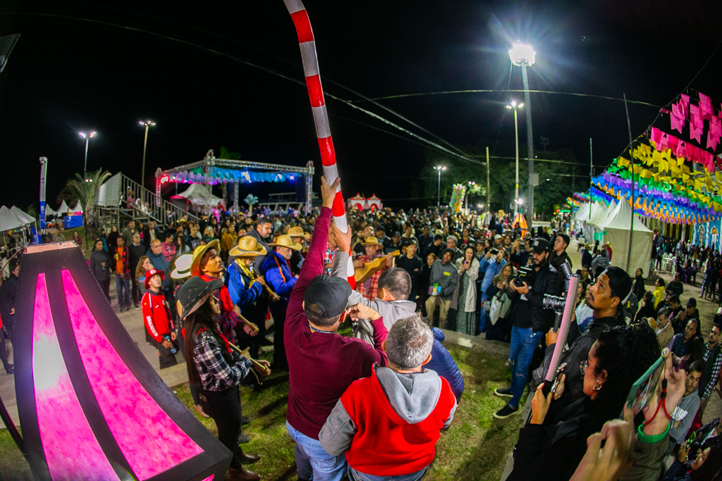 Banho de São João leva multidão às margens do rio Paraguai e celebra mais de 140 anos de devoção