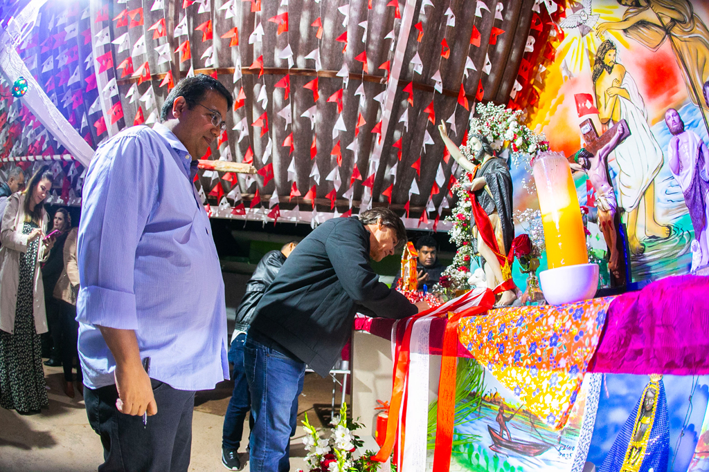 Banho de São João leva multidão às margens do rio Paraguai e celebra mais de 140 anos de devoção