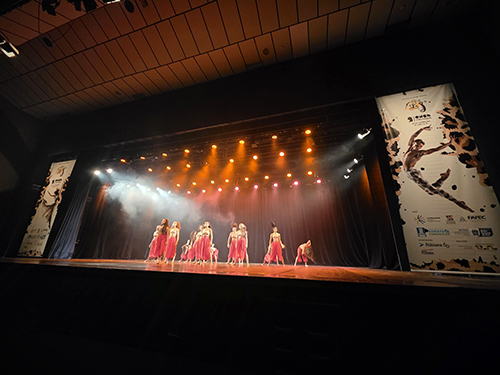 Coreografias do Moinho Cultural brilham no Pr&ecirc;mio On&ccedil;a Pintada com premia&ccedil;&otilde;es em contempor&acirc;neo e cl&aacute;ssico 