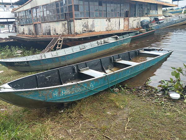 Pescadores ficam à deriva após fortes rajadas de ventos no Rio Paraguai em Corumbá