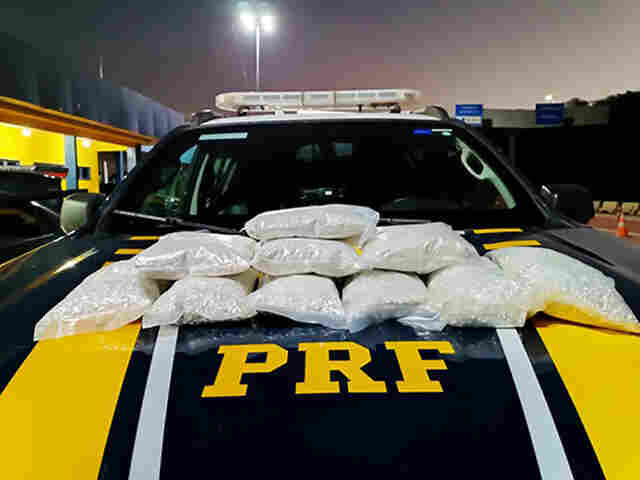 PRF apreende 49 Kg de prata met&aacute;lica em fiscaliza&ccedil;&atilde;o na BR-262 em Corumb&aacute; 