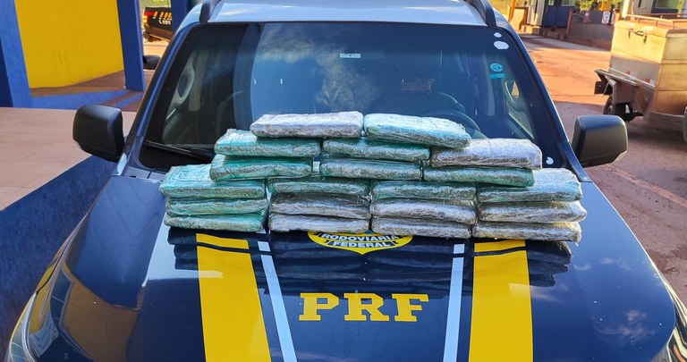 PRF apreende 20 Kg de maconha em van de passageiros em Corumbá