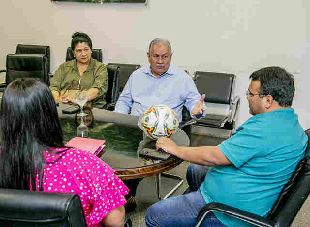 Prefeitura articula parcerias com a Federa&ccedil;&atilde;o de Futebol para fortalecer esporte local