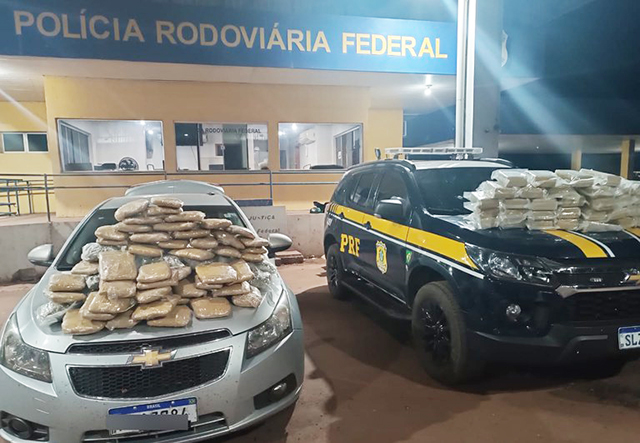 Motorista tenta fuga, mas é detido pela PRF com 78 Kg de maconha na BR-262