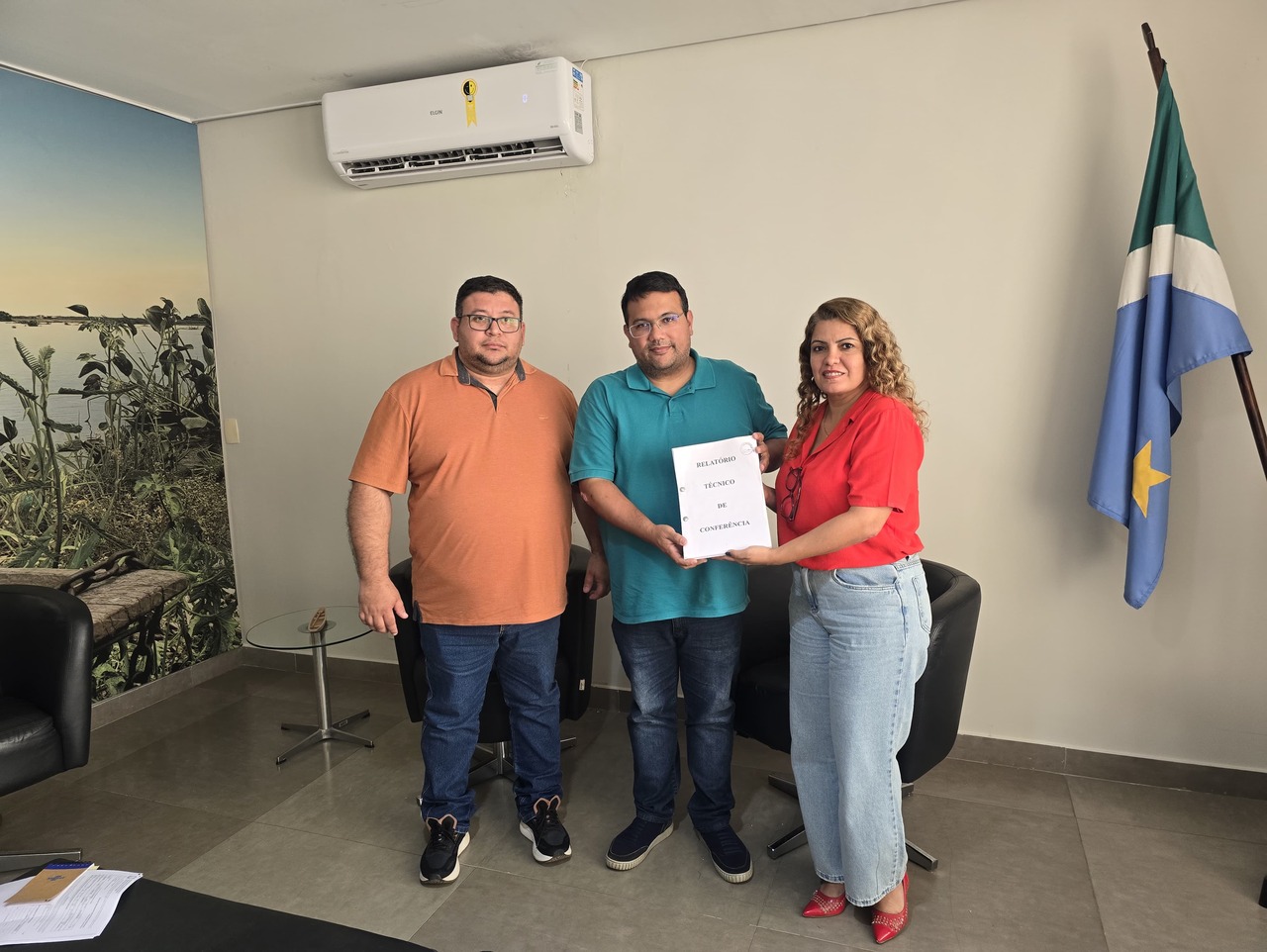 Prefeito recebe relat&oacute;rio t&eacute;cnico de Comiss&atilde;o de Confer&ecirc;ncia de transi&ccedil;&atilde;o de governo