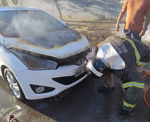 Bombeiros são acionados após HB 20 pegar fogo na Rua Cabral em Corumbá