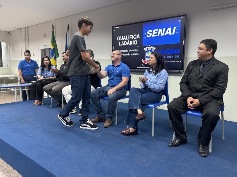 Alunos do Programa Qualifica Lad&aacute;rio participam de cerim&ocirc;nia de formatura