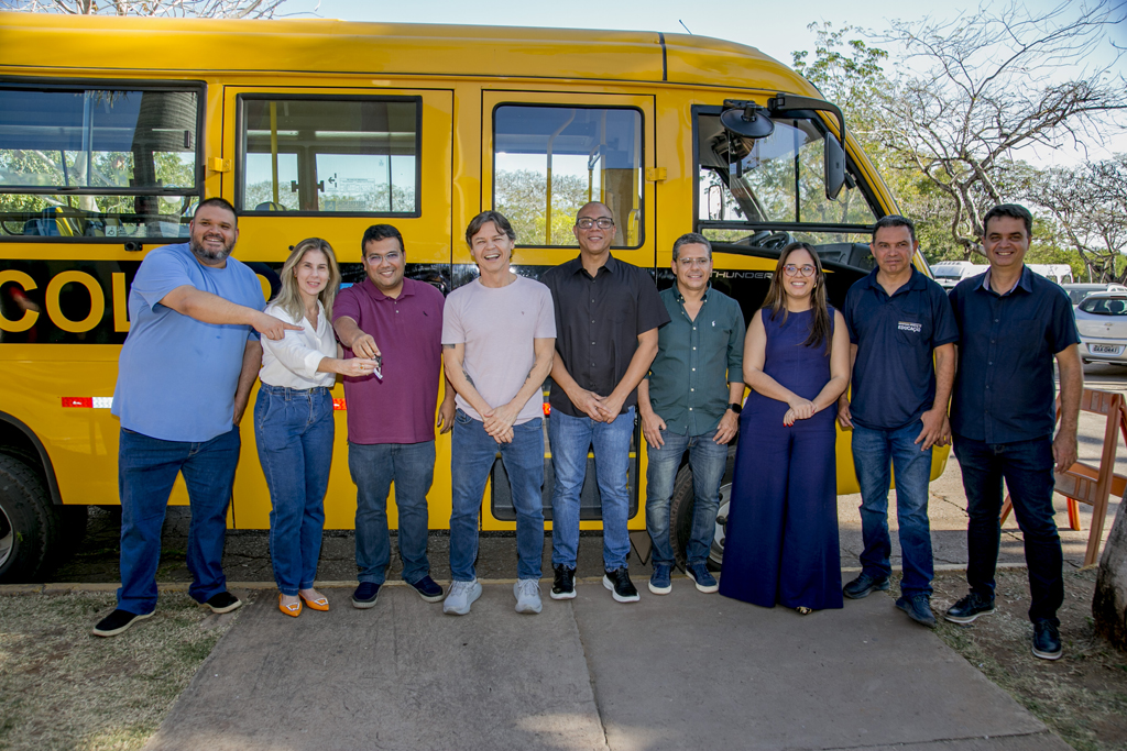 SEMED recebe novo &ocirc;nibus escolar com apoio do Governo de MS