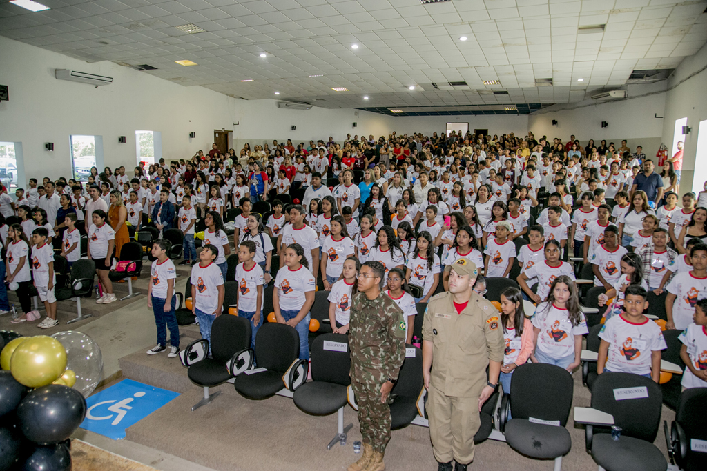 Mobiliza&ccedil;&atilde;o escolar marca formatura do PROERD em Corumb&aacute;