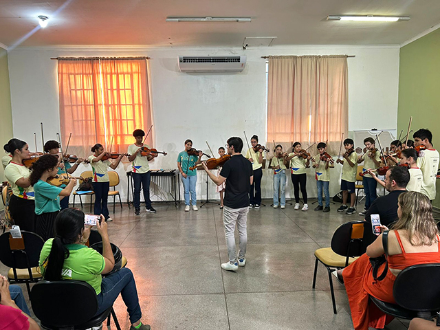 Professores da OSB realizam resid&ecirc;ncia pedag&oacute;gica no Moinho Cultural com foco em forma&ccedil;&atilde;o musical e interc&acirc;mbio de saberes