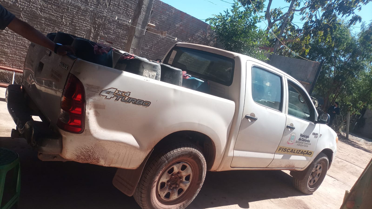 Den&uacute;ncia do vereador Edinaldo Neves resulta na apreens&atilde;o de 6 mil litros de combust&iacute;veis em garagem clandestina em Corumb&aacute;  
