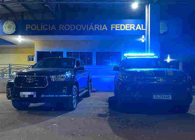 PRF apreende caminhonete na BR-262 com registro de furto em Santa Cataria 
