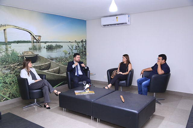 Prefeito discute automa&ccedil;&atilde;o na fronteira e fluidez aduaneira com Superintend&ecirc;ncia da Receita Federal