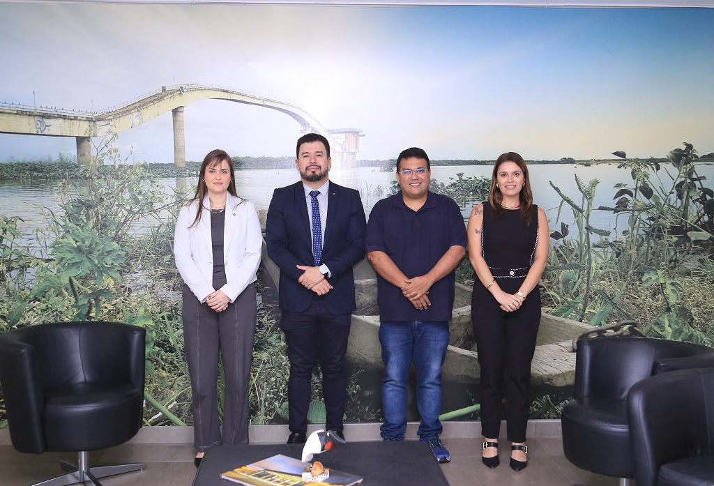 Prefeito discute automa&ccedil;&atilde;o na fronteira e fluidez aduaneira com Superintend&ecirc;ncia da Receita Federal