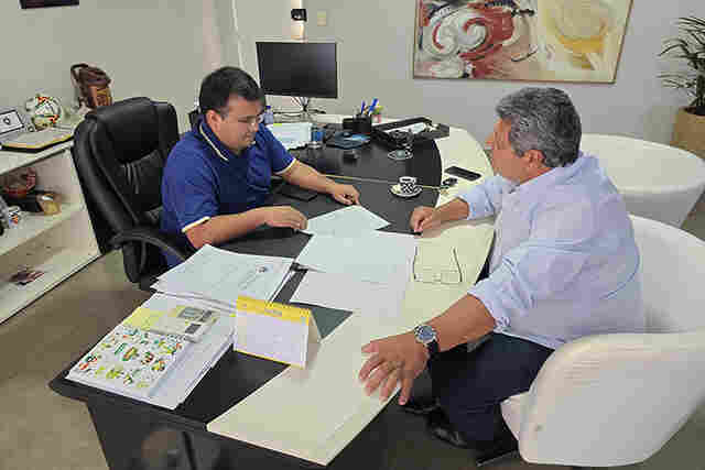 Prefeito de Corumb&aacute; recebe vice de Rio Verde e discute asfaltamento de rodovias estaduais
