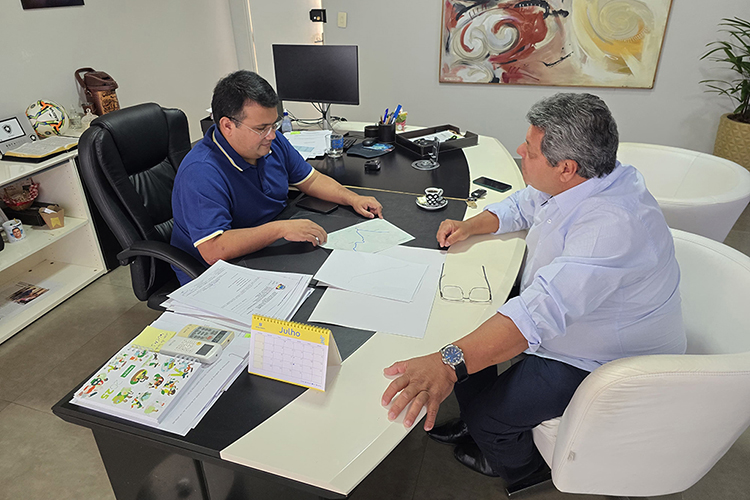 Prefeito de Corumb&aacute; recebe vice de Rio Verde e discute asfaltamento de rodovias estaduais
