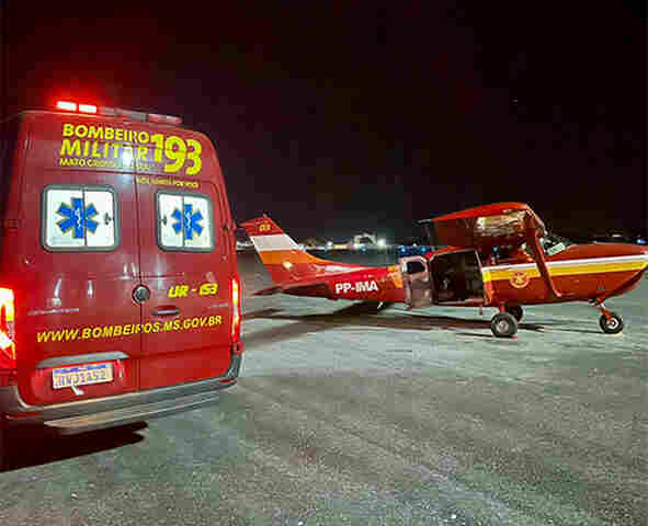 Bombeiros realizam resgate a&eacute;reo de mulher com fortes dores abdominais na regi&atilde;o da Nhecol&acirc;ndia 