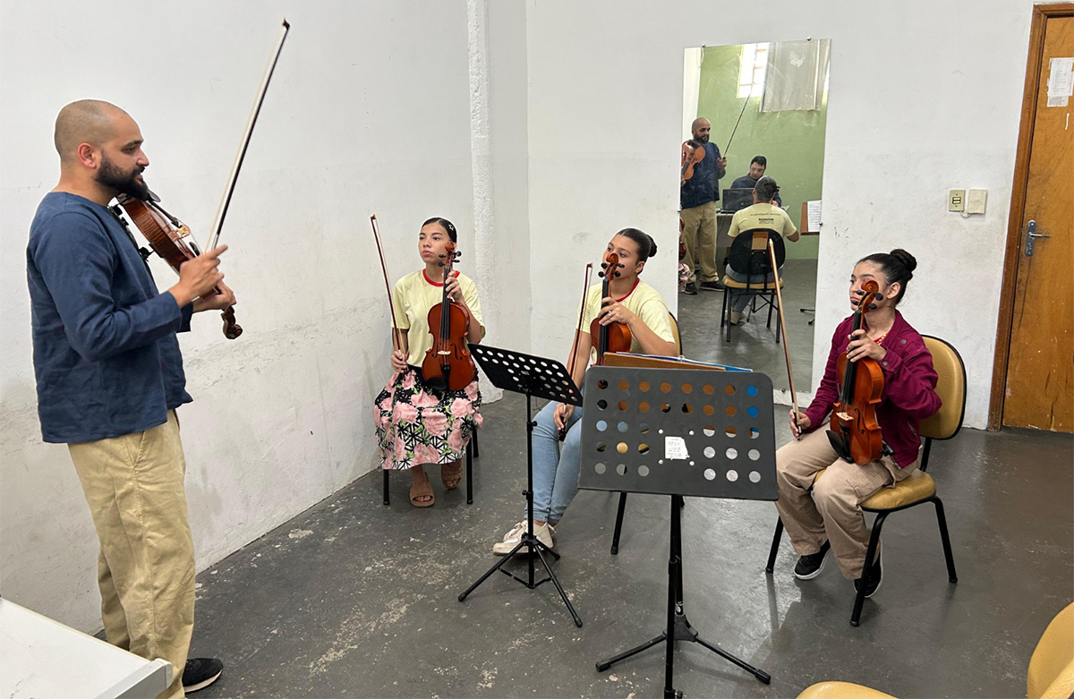 Da orquestra para a sala de aula: Brenner Rozales retorna a MS como novo professor de viola do Moinho Cultural
