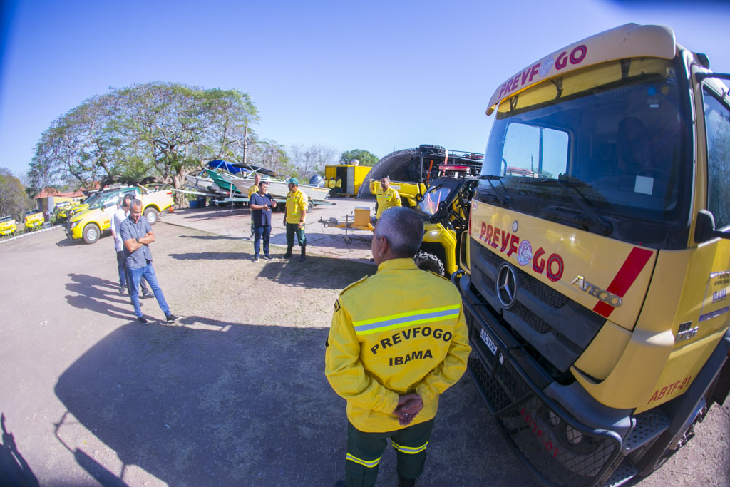 Prefeito visita base do Prevfogo e destaca import&acirc;ncia da brigada na prote&ccedil;&atilde;o do Pantanal