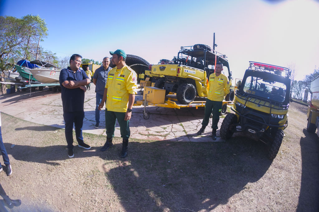 Prefeito visita base do Prevfogo e destaca import&acirc;ncia da brigada na prote&ccedil;&atilde;o do Pantanal
