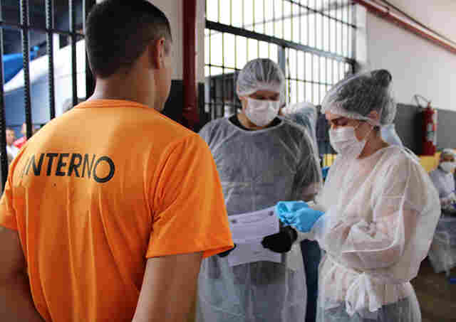Parceria entre Pol&iacute;cia Cient&iacute;fica e Agepen viabiliza coleta de material gen&eacute;tico de 300 internos em Corumb&aacute;