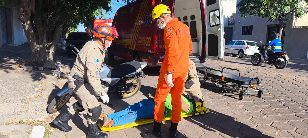 Motociclista fica ferido após colisão com carro no centro de Corumbá