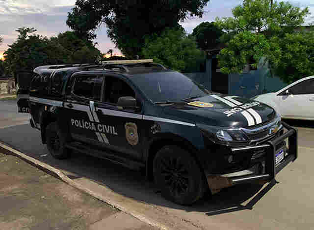 Ap&oacute;s divulga&ccedil;&atilde;o de cartaz de procurado, autor de latroc&iacute;nio na Estrada da Boca&iacute;na se apresenta &agrave; Pol&iacute;cia Civil