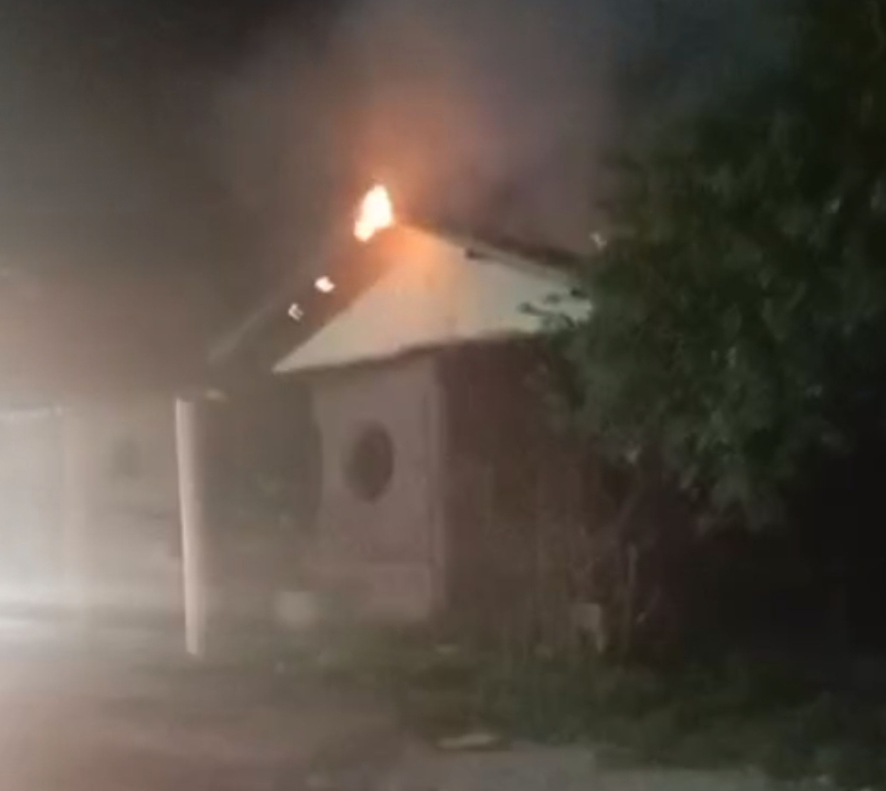 Bombeiros utilizaram 2 mil litros de &aacute;gua para combate as chamas em resid&ecirc;ncia no bairro Potiguar em Lad&aacute;rio