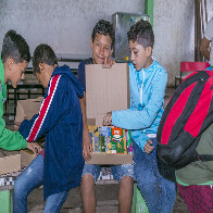 Prefeitura de Corumb&aacute; entrega kits escolares a alunos da Escola &Acirc;ngela Maria Perez