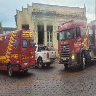 Inc&ecirc;ndio em casar&atilde;o ocupado por usu&aacute;rios de droga mobiliza bombeiros no centro de Corumb&aacute;