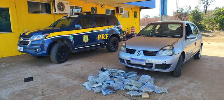 Carro que saiu de Corumb&aacute; com 37 kg de drogas foi apreendido pela PRF em &Aacute;gua Clara